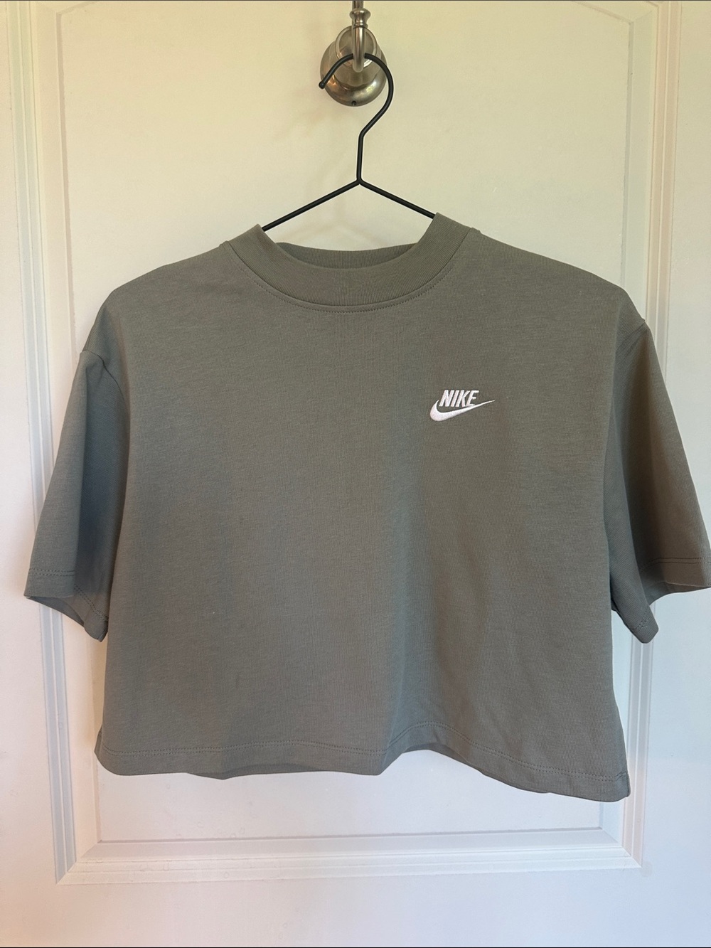 Nike Women's Cropped Crew Tee in Olive Green with White Logo S 100% cotton thick